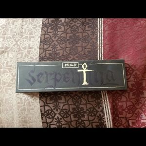 Kat Von D Serpentina eyeshadow palette
